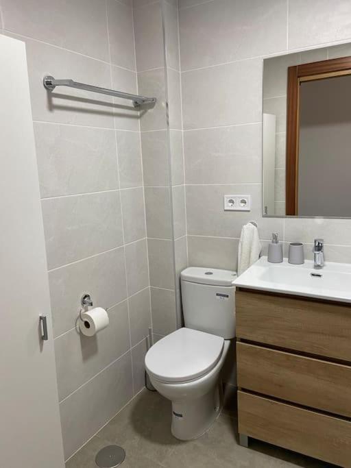 Beach And City Apartment A 50M De La Playa فوينخيرولا المظهر الخارجي الصورة