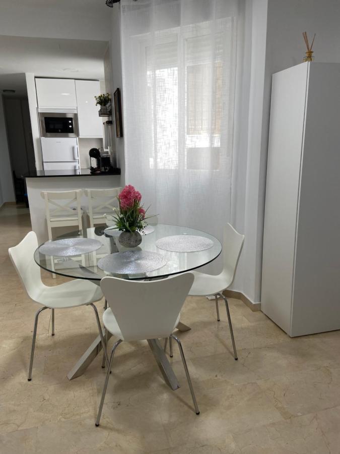 Beach And City Apartment A 50M De La Playa فوينخيرولا المظهر الخارجي الصورة