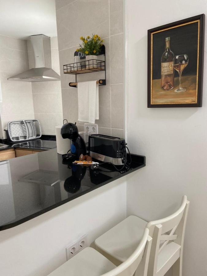 Beach And City Apartment A 50M De La Playa فوينخيرولا المظهر الخارجي الصورة