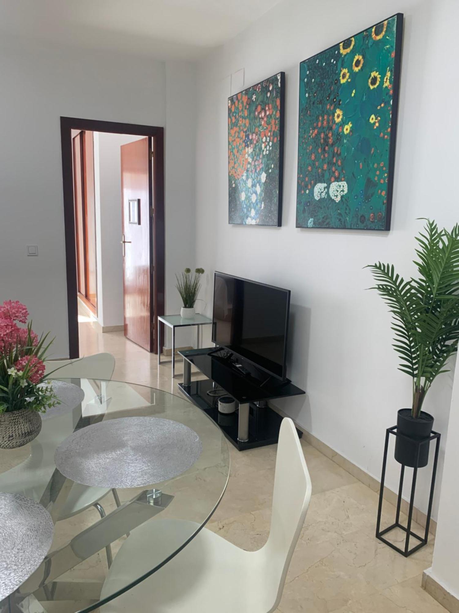 Beach And City Apartment A 50M De La Playa فوينخيرولا المظهر الخارجي الصورة