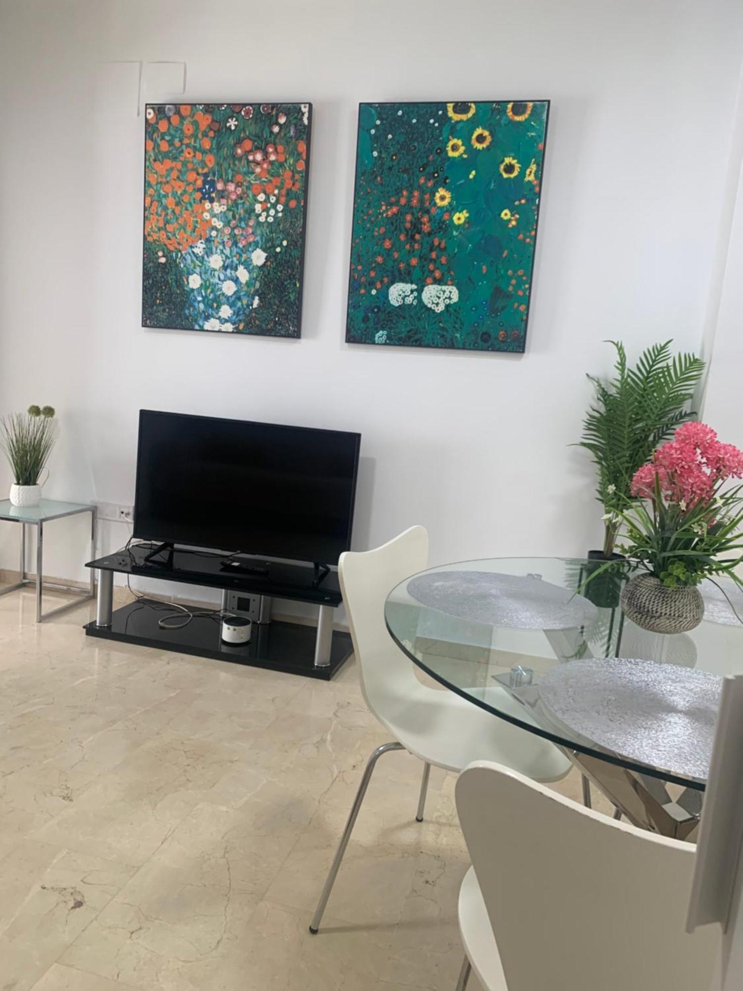 Beach And City Apartment A 50M De La Playa فوينخيرولا المظهر الخارجي الصورة